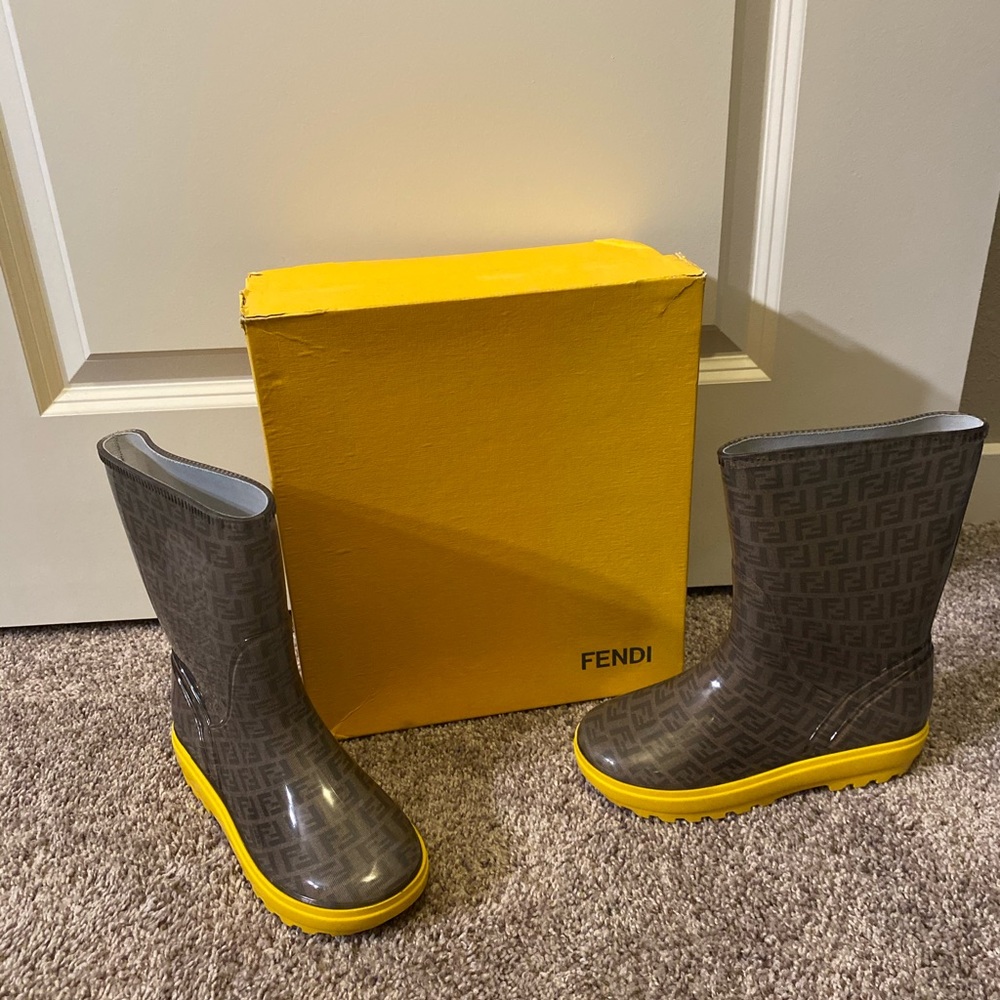 Authentic fendi rain boots size 33 1/2 like new